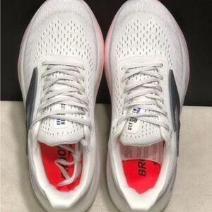 BRAND NEW/NEVER WORN Brooks Glycerin Max Women’s size (7)